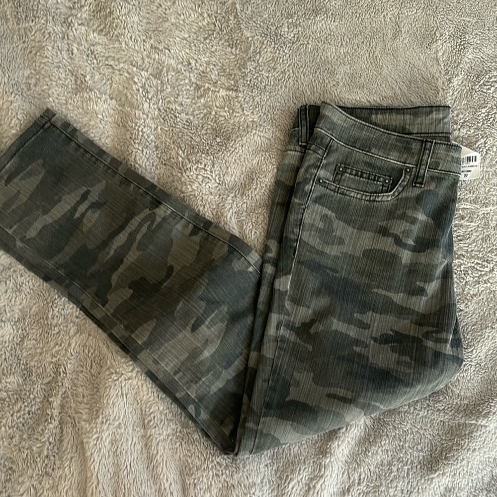 Carmar Camo jeans size 27 NWT